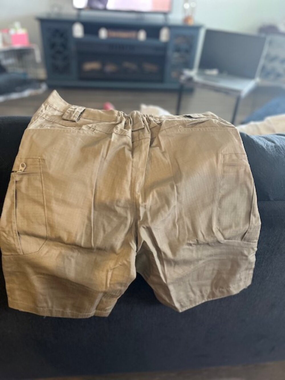 MENS CARGO SHORTS  M  NEW